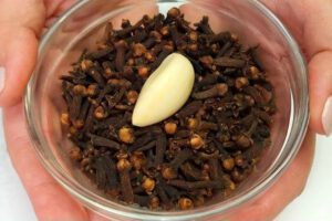 Receta con Ajo, Clavos y Jengibre para Aliviar el Dolor de Piernas, Reumatismo y Artritis